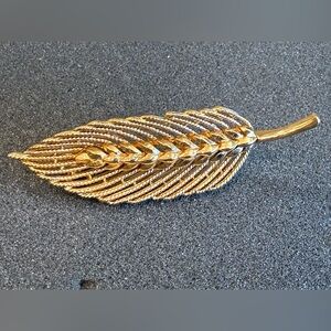 Vintage Crown Trifari Gold tone Wheat Leaf Brooch 3-D ~3” L